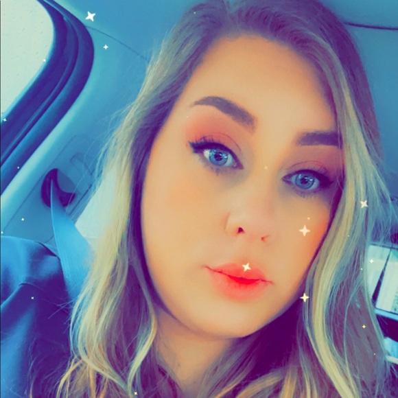 Meet your Posher, Michelle - Picture 1 of 2